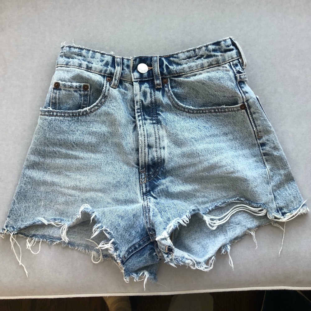 Zara high rise ripped/frayed blue jean shorts